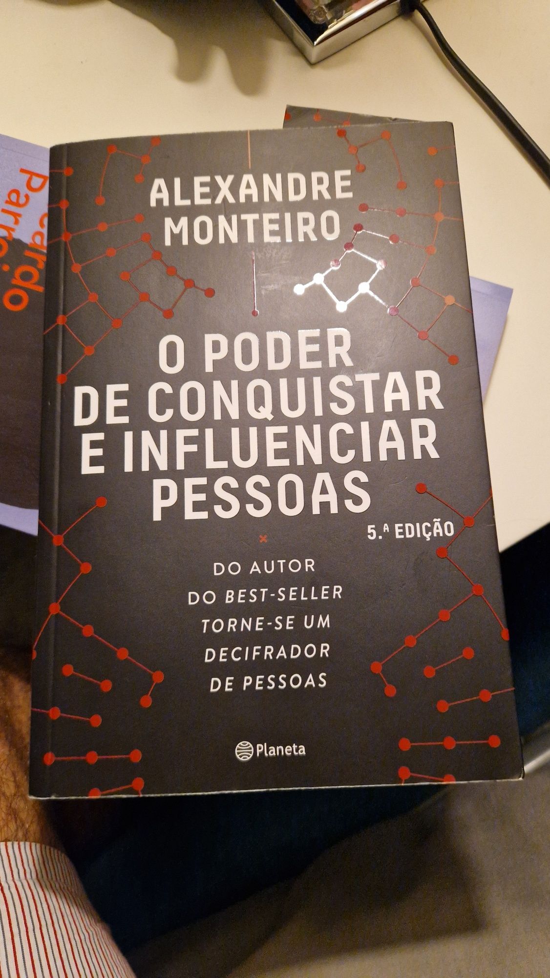 Livro "O poder de conquistar e influenciar pessoas"