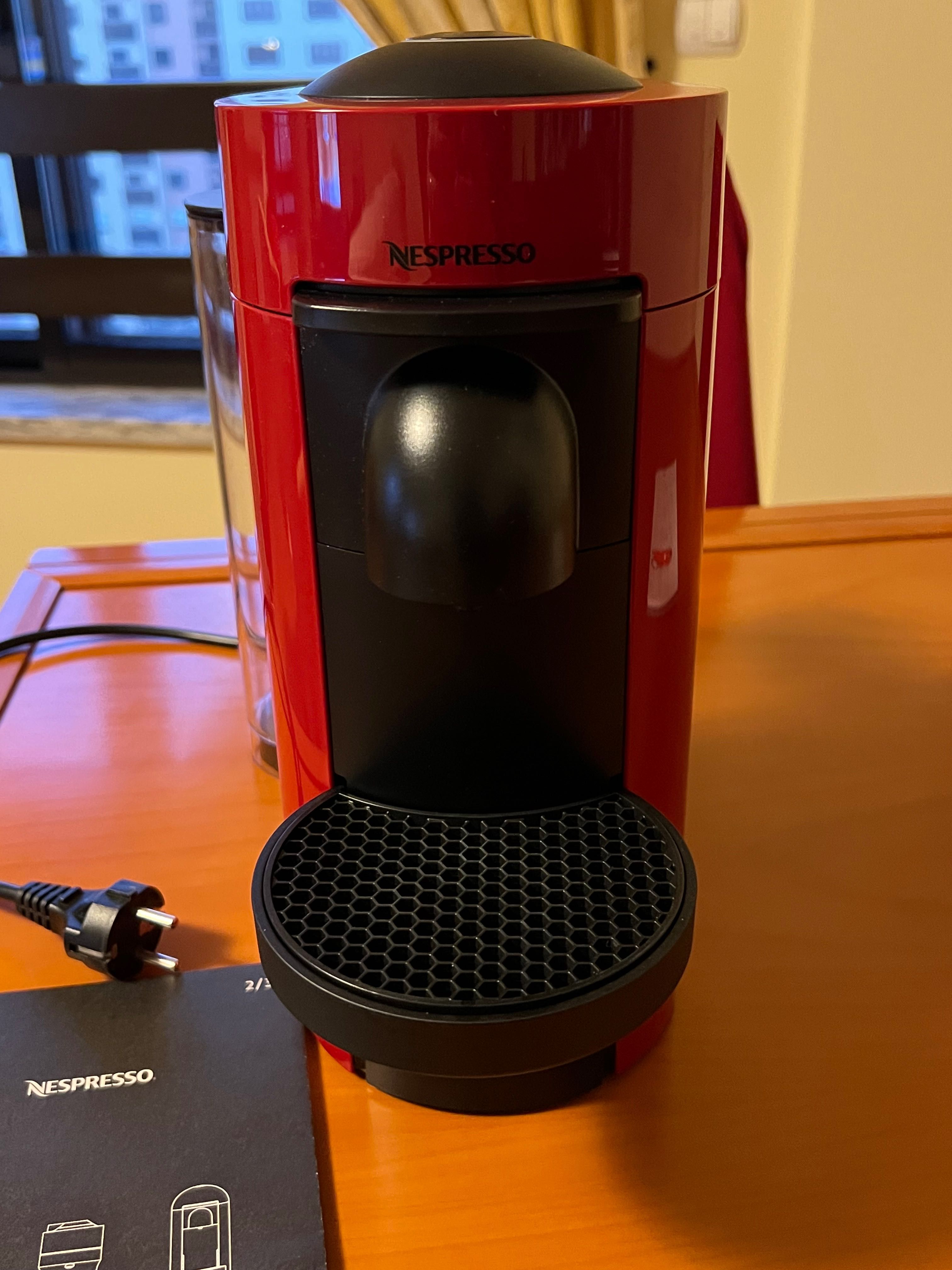 Máquina de Café NESPRESSO