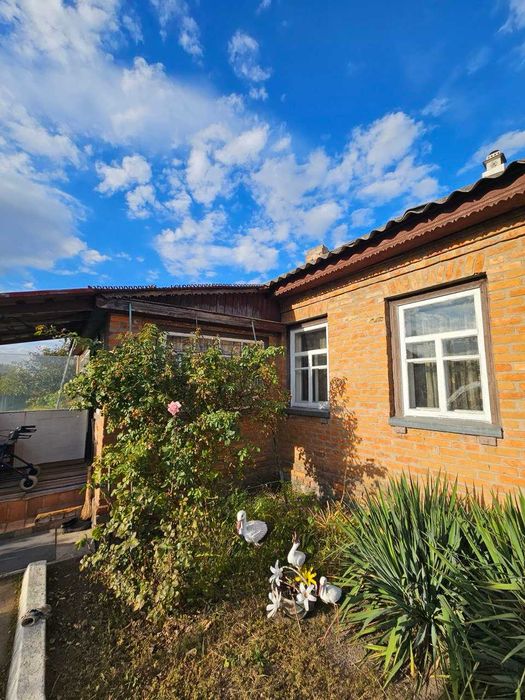 Продаж повноцінного будинку в центрі села Руська Поляна.