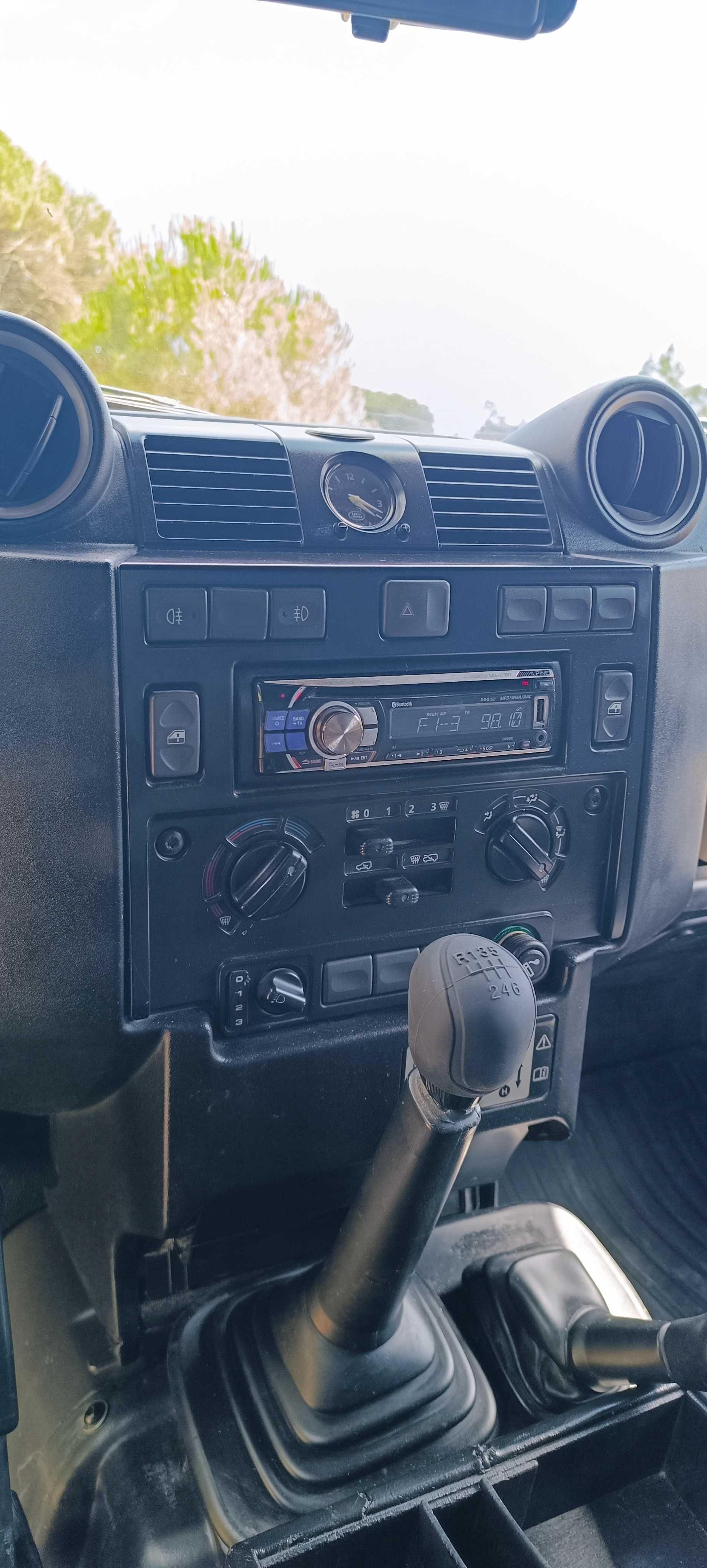 Land Rover Defender Puma 90 TD4 2011