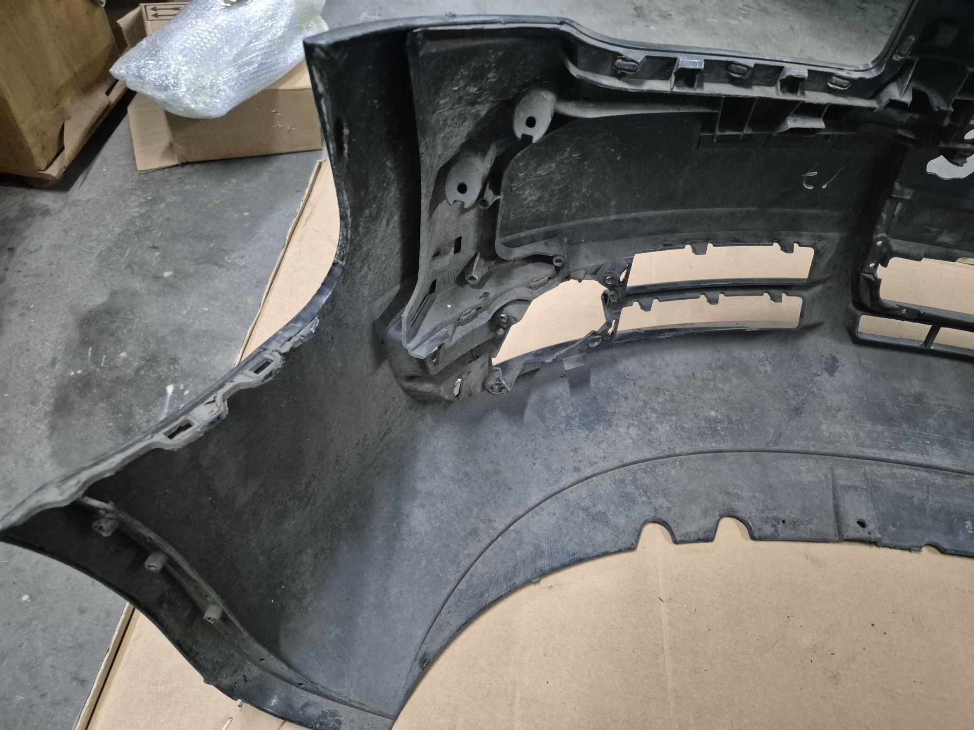 Zderzak przedni audi a4b7 LZ7L