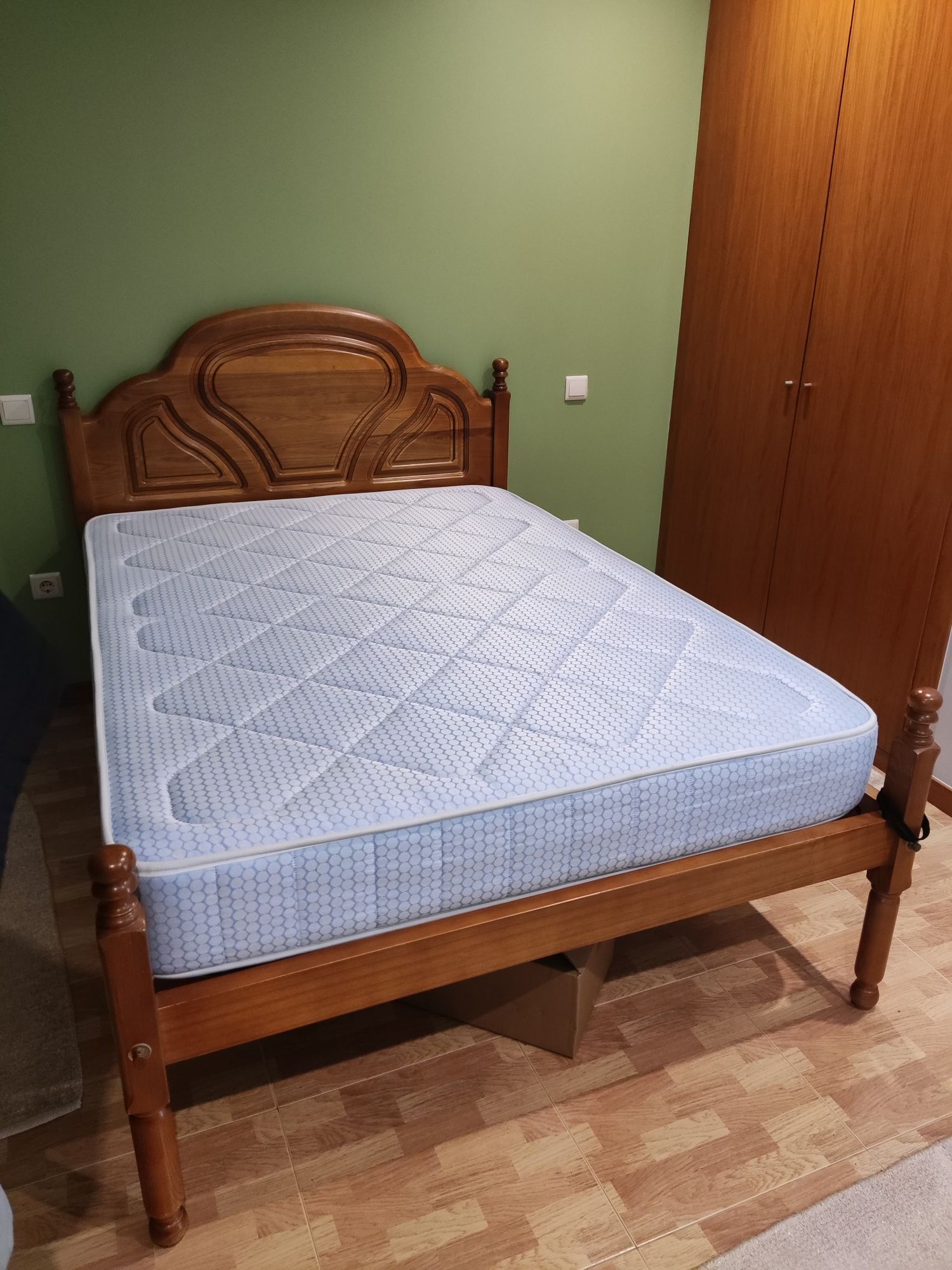 Cama casal com colchão