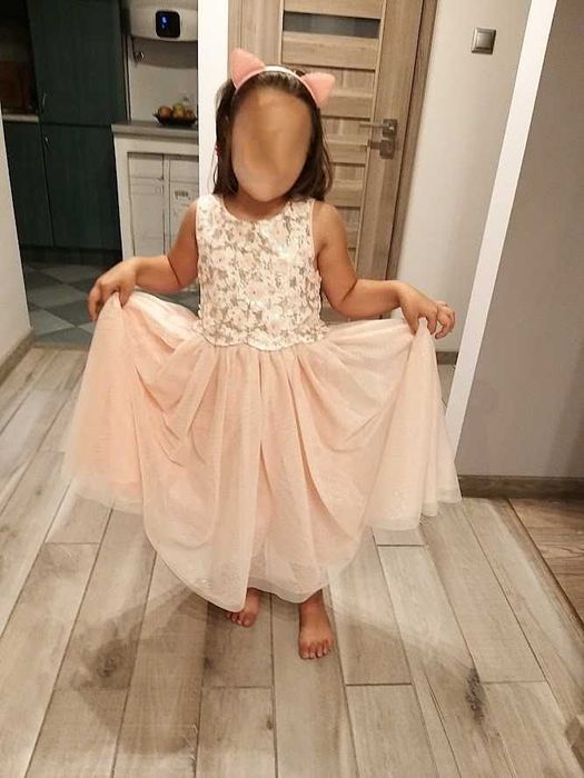 Sukienka rozmiar. 140