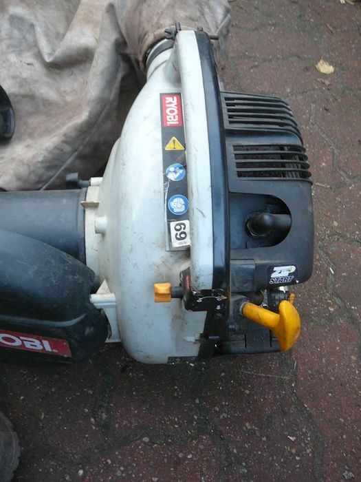 Dmuchawa+Odkurzacz do liści RYOBI PBF-30 Uszkodzona na części