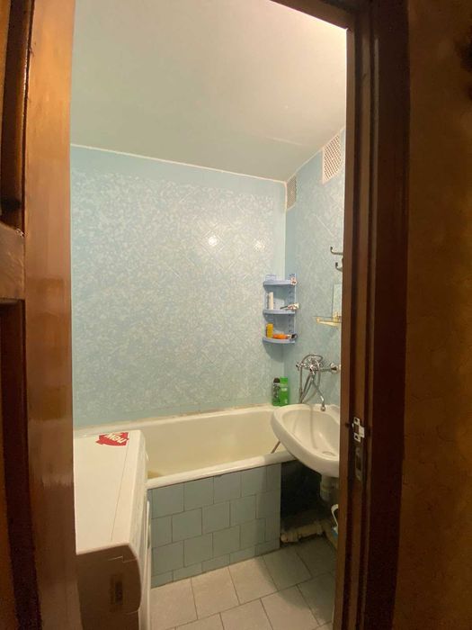 Здам кімнату для дівчини.