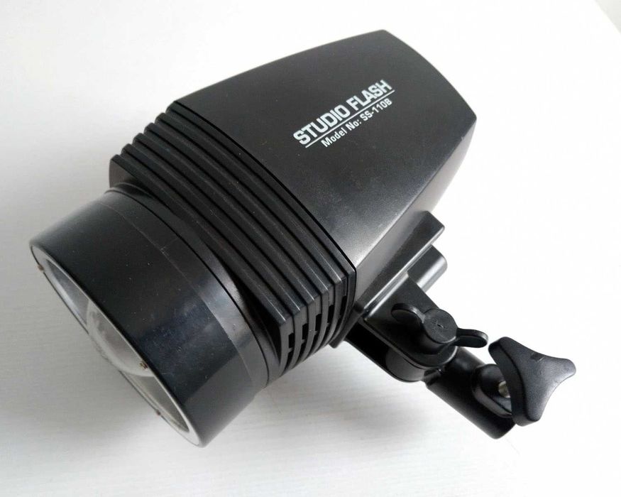 Студійний спалах Falcon SS 110B дж 38GN