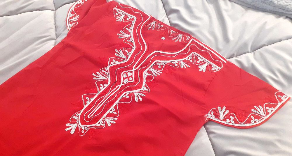 Vestidos Túnicas, Marroquinas e Tunisianas  e 1 calças. NOVOS