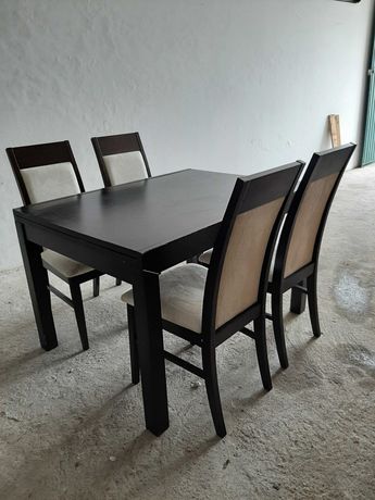 Mesa extensível com 4 cadeiras