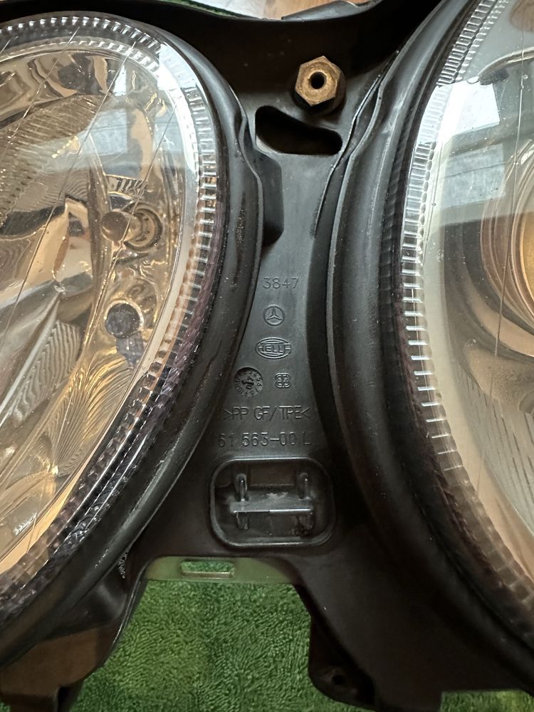 Reflektory, lampy bi-xenon Mercedes W211 przedlift komplet