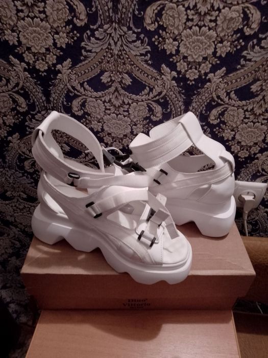 Продаю! Босоножки женские кожаные.