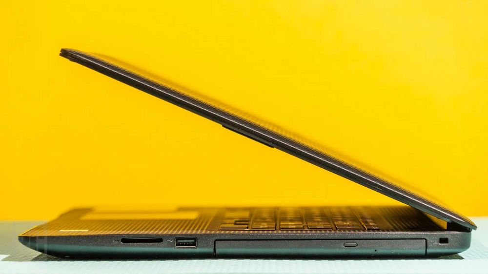 Dell Octacore 17.3" i7/8GB/1TB_Nvme como novo