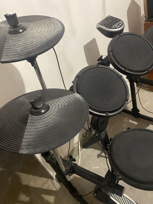 Електронні барабани Alesis DM6