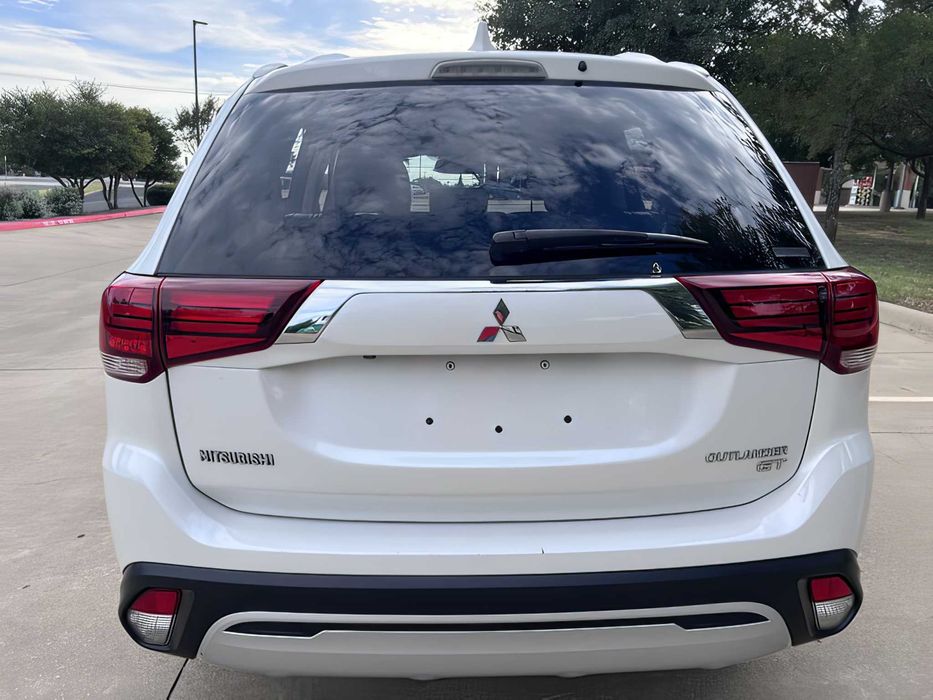 Mitsubishi Outlander      2019