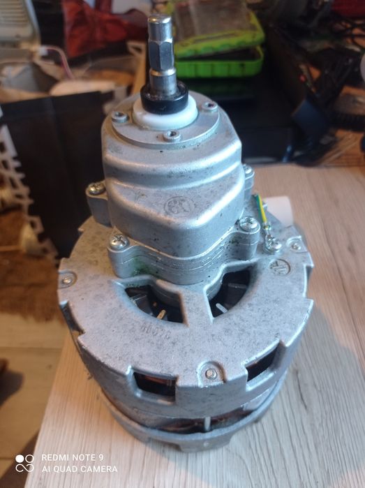 Silnik elektryczny z reduktorem