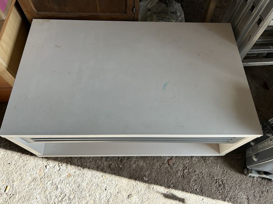 Mesa de centro com gaveta