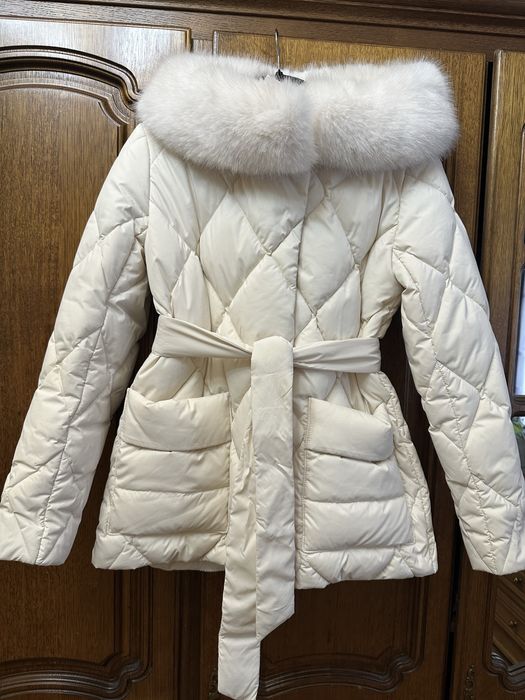 Пуховик білий жіночий