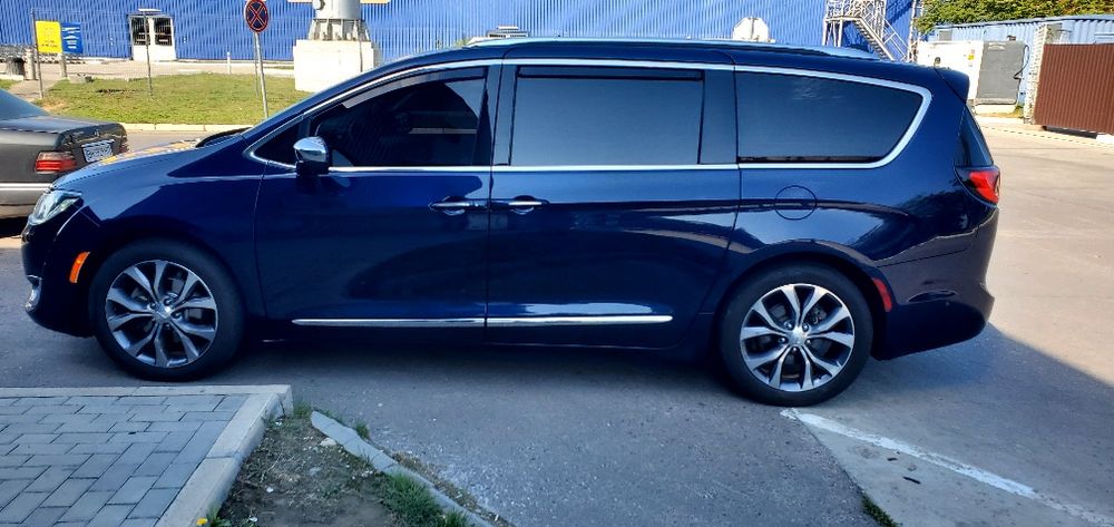 Chrysler Pacifica Limited 2017г