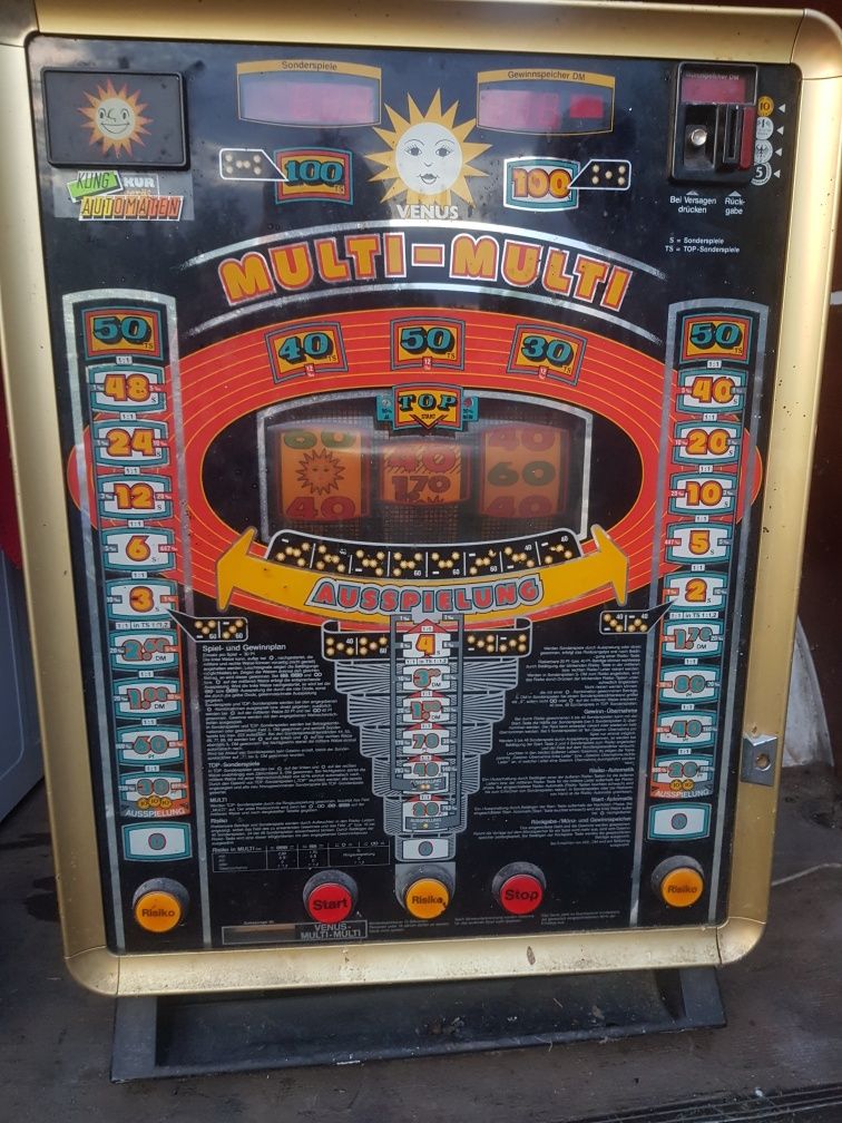 Automat do gry "MULTI-MULTI VENUS" – sprawny, retro dekoracja do baru