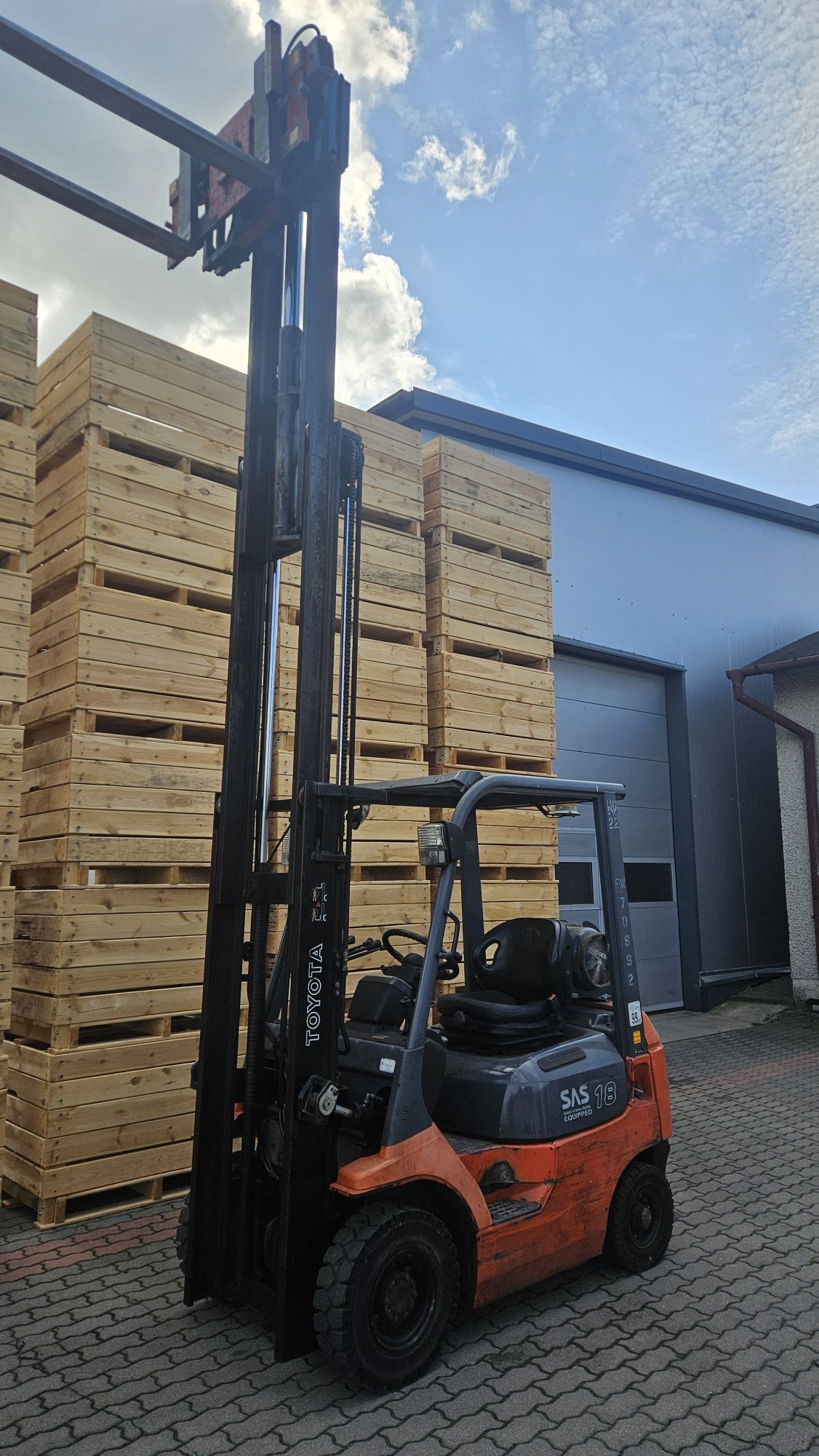 Wózek Widłowy Toyota FG718 TRIPLEX terenowy Przesuw Wolny skok