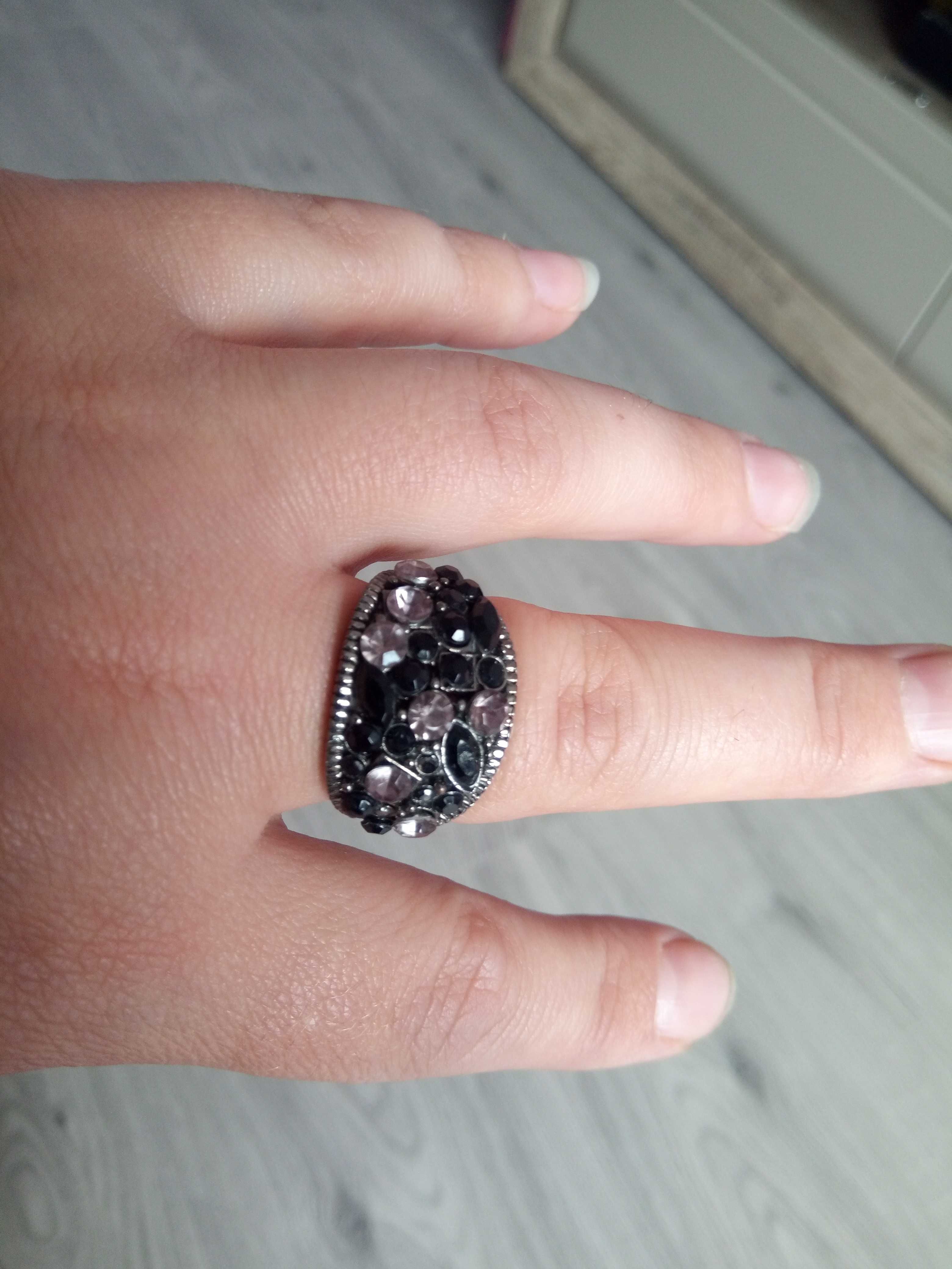 Необычное чёрное кольцо, бижутерия