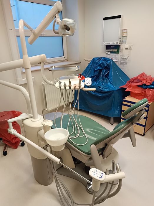 Rezerwacja Unit stomatologiczny Adec 300 classic plus pompa i kompreso