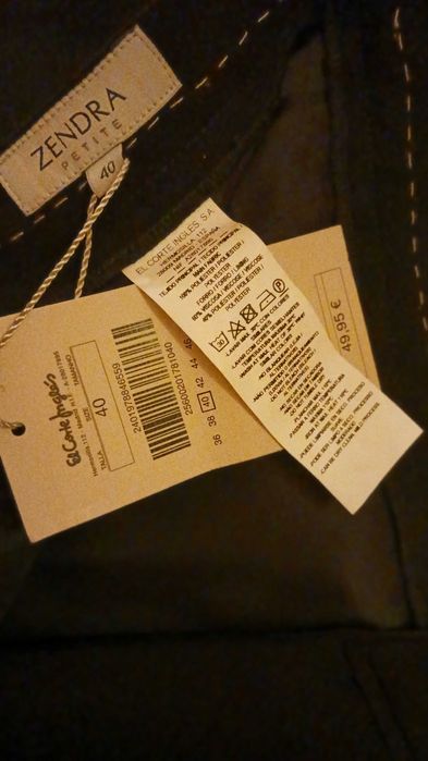 Saia preta clássica - Nova - Traje académico