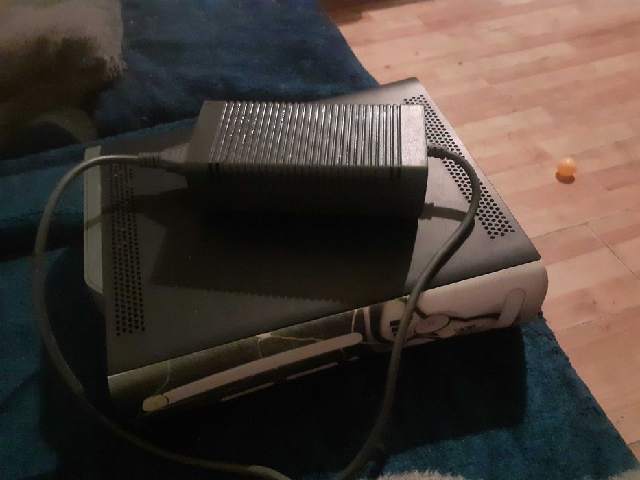 Spszedam Xbox 360 pad i gry za 190 zl