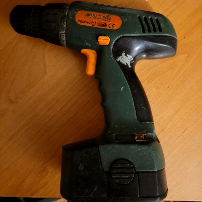 Шуруповерт рабочий.Читаем.