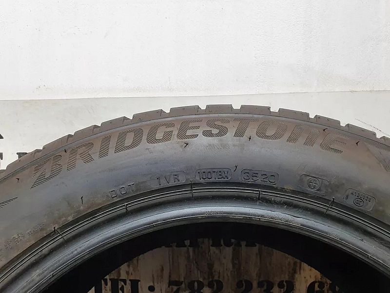 Bridgestone Blizzak Lm001  215/55/18  6,7mm(1223)