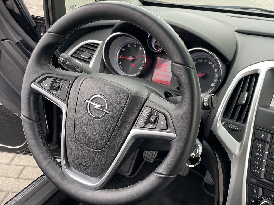 Продам Opel Astra J 2012р. 1.6 бензин Свіжопригнана