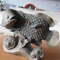 (122/1)-peixe antigo em bronze c/escamas feitas em moedas c/C20cm