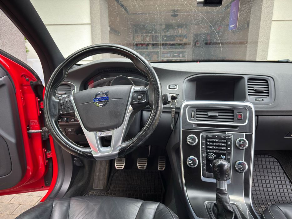 Volvo V60 1.6 T4 180kM R-design manual