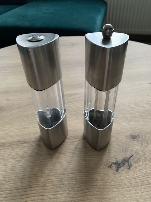 Solniczka i pieprzniczka młynek AMBITION 17,3 cm wysokości