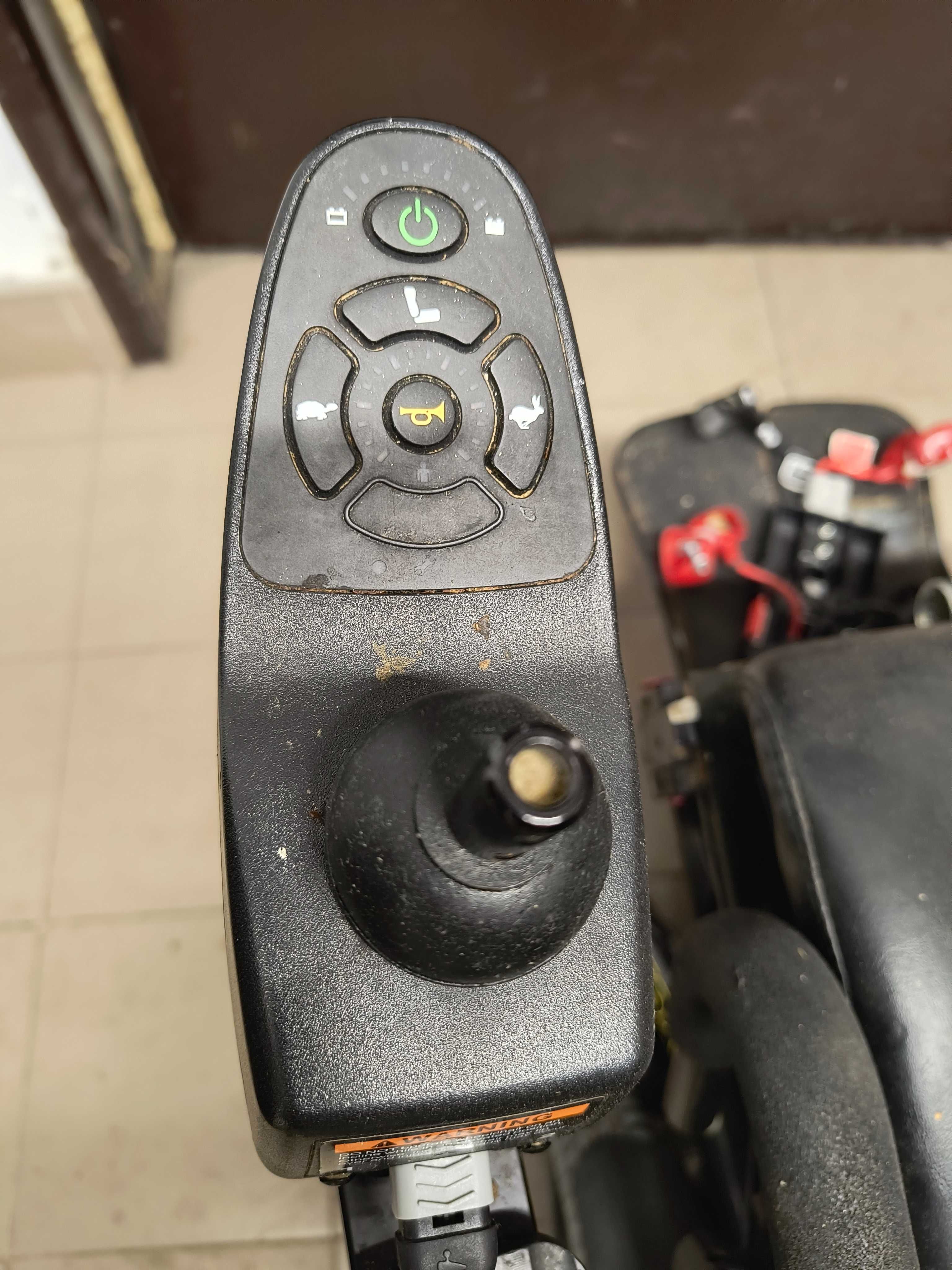 Коляска з електроприводом TDX SP Invacare