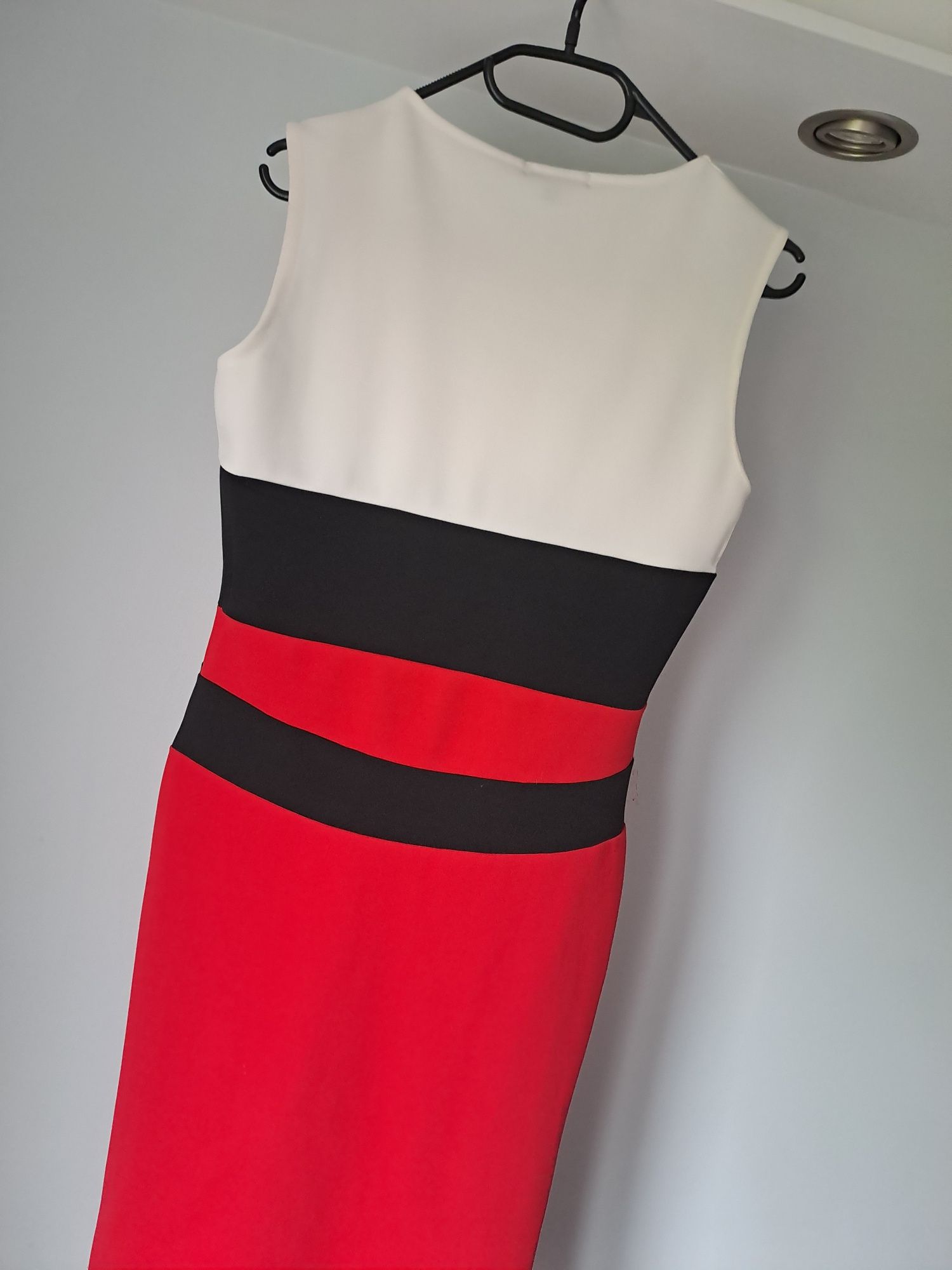 Dopasowana sukienka biało czerwono czarna Missi London M 38