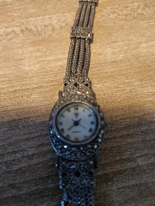 Zegarek vintage z markezytami