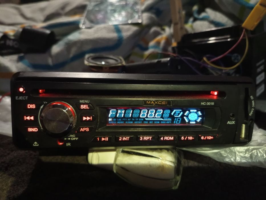 Auto rádio com entrada USB, cartão de memória, Jack e rádio FM etc.