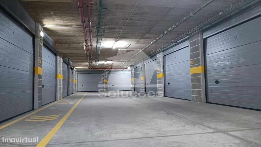 Garagem Box Privada para Arrendamento – Zona Ribeirinha, Portimão