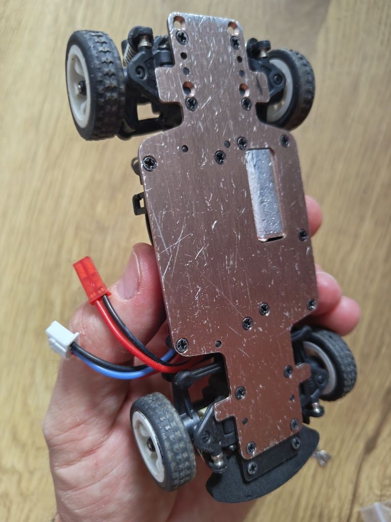 Samochód zdalnie sterowany RC do driftu k989