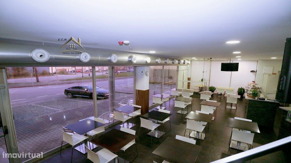 Restaurante "Castelo da Maia" Localizado em Zona Industrial,