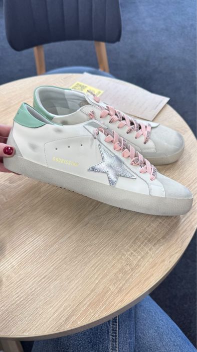 Продам нові жіночі кеди