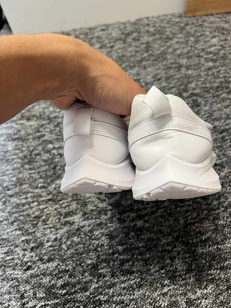 sprzedam buty Nike