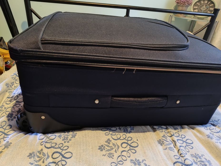 Nowa duża walizka 49 cm X 72 cm X 24 cm