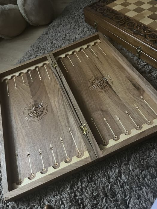 Продам шахмати 3 в 1, нові, різьба, дерево натуральне