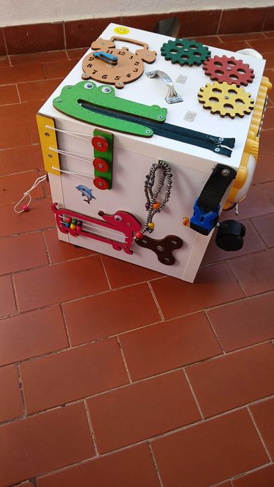 Cubo para desenvolvimento infantil