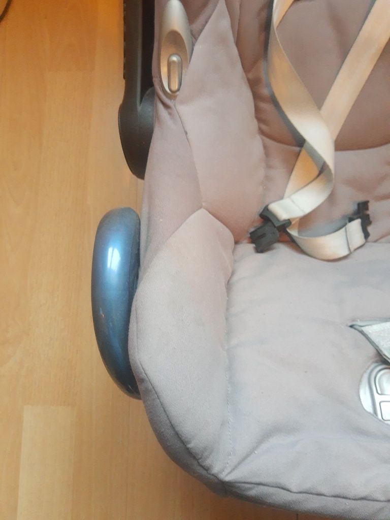 Fotelik MaxiCosy CabrioFix + baza EasyFix isofix