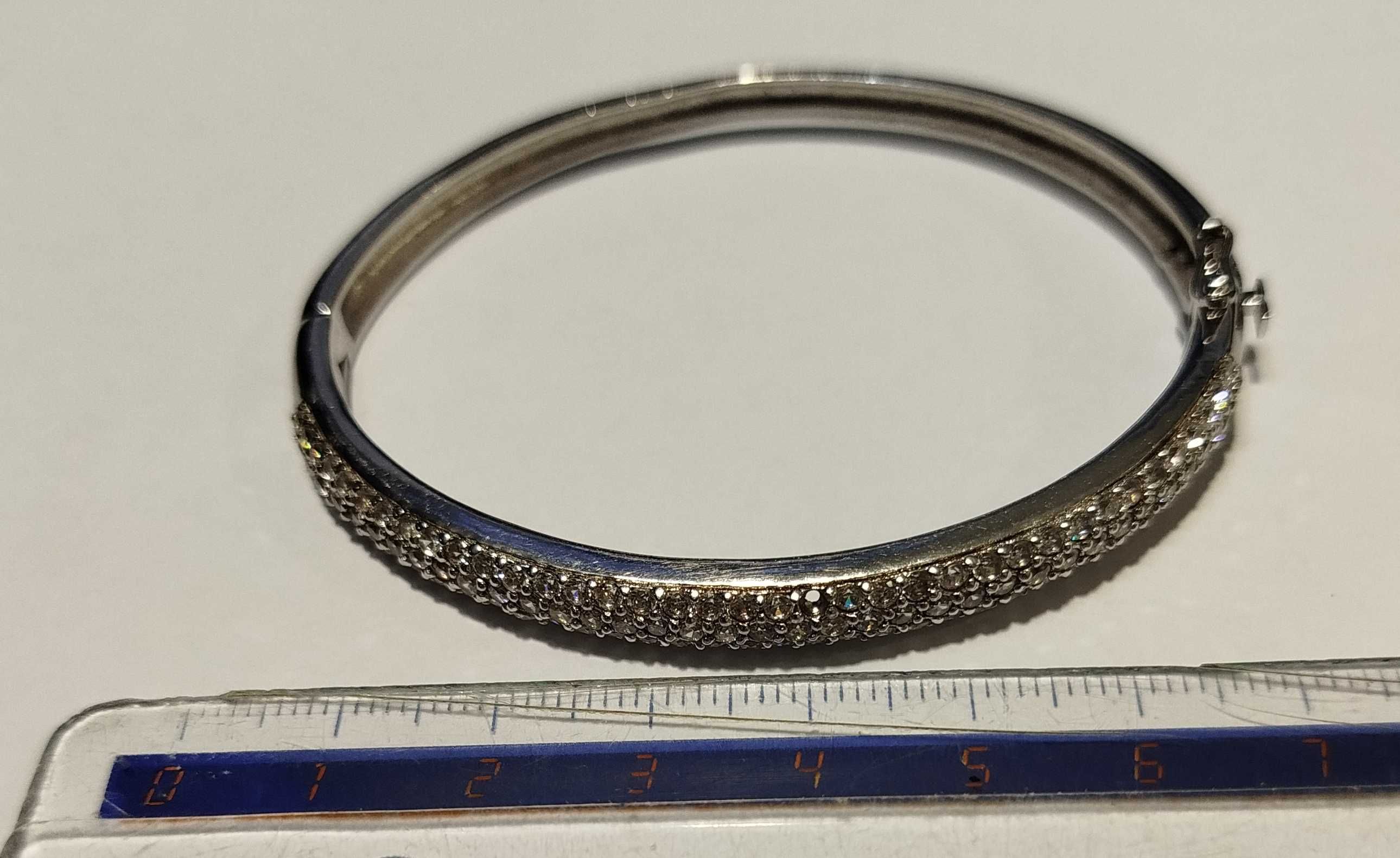 Magnífica Pulseira/Bracelete em Prata, cravejada com brilhantes