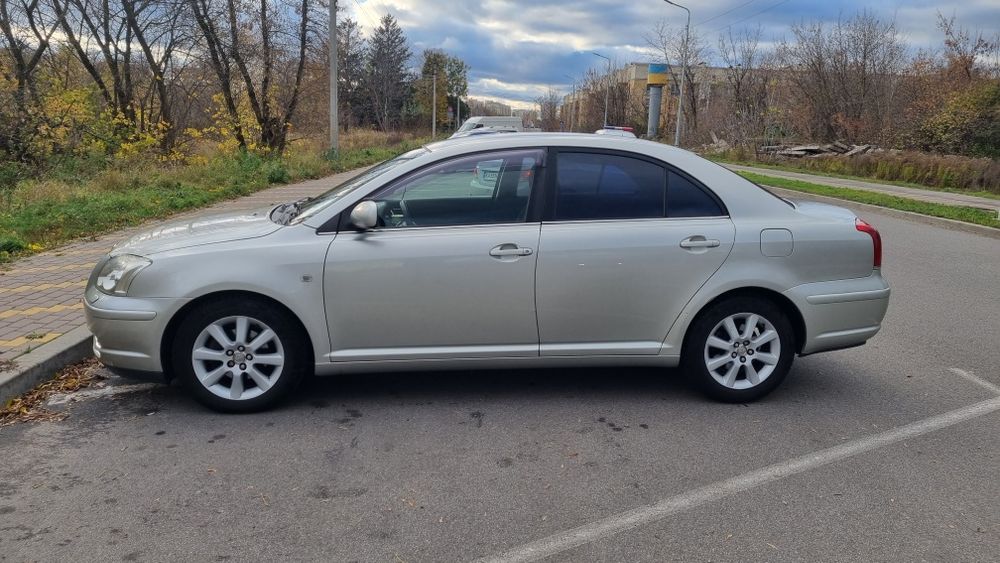 Продаж Тойота Авенсіс