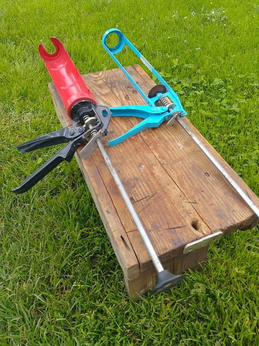 Пистолет (полузакритый-1шт,скелетообразный-1шт)для силикона,герметика.