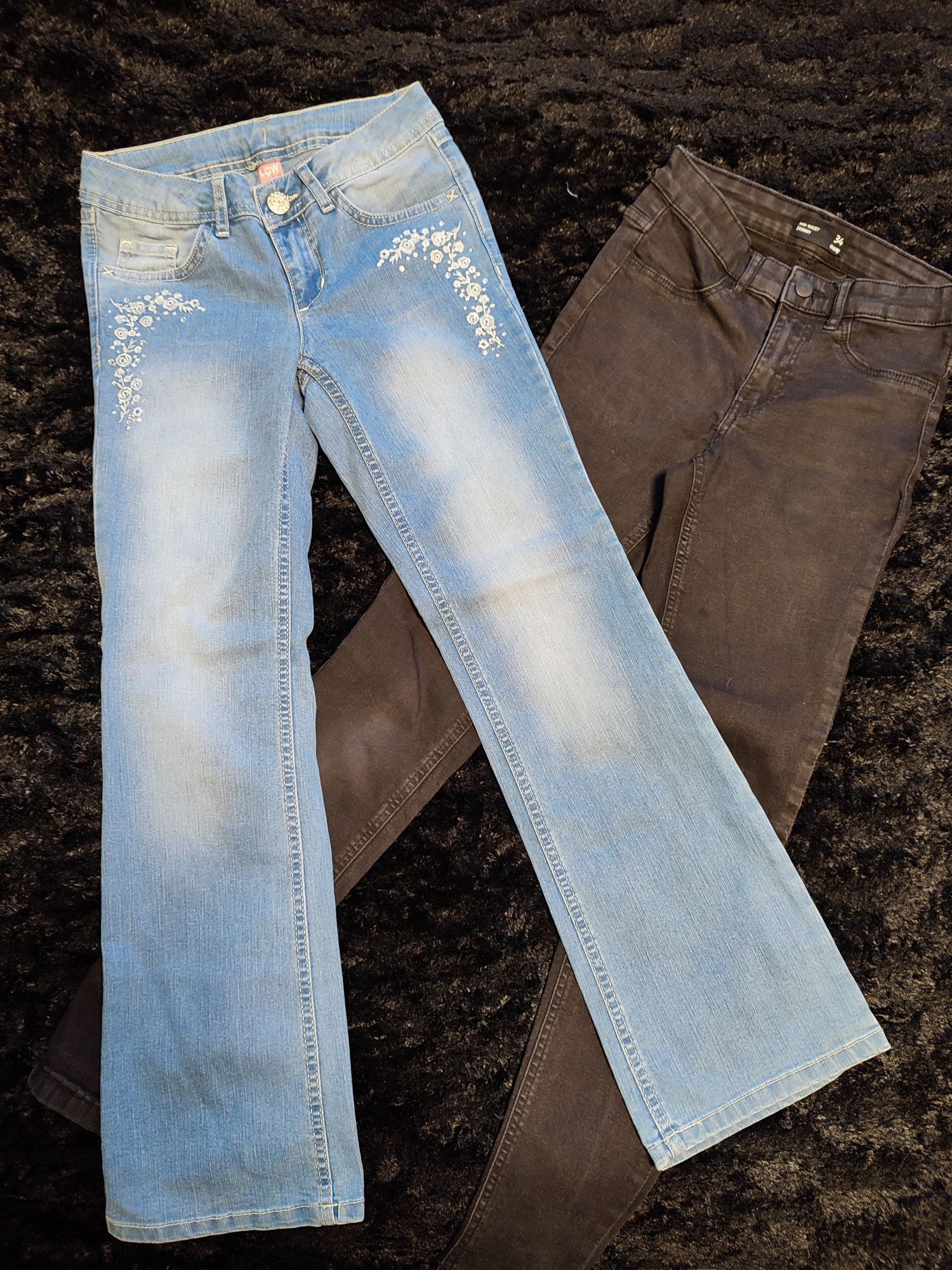 15. Śliczne spodnie jeans r.140 2szt